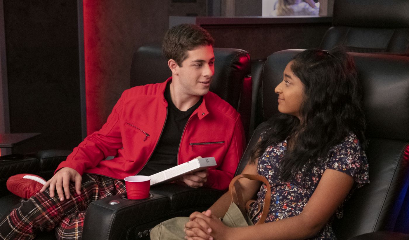 'Eu Nunca...' ganha 2ª temporada e fãs celebram narração de Gigi Hadid