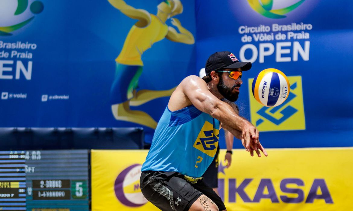 Bruno Schmidt tem alta após ficar 2 semanas internado com covid-19