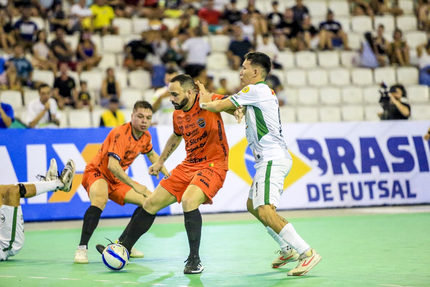 Estrela do Norte Futsal se mantém no G-8 do Brasileiro após derrota em casa
