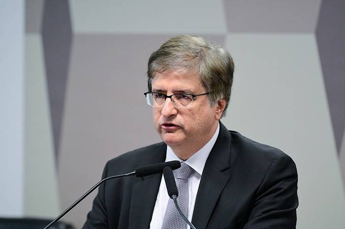 Paulo Gonet toma posse na PGR e diz que órgão não busca palco nem holofote