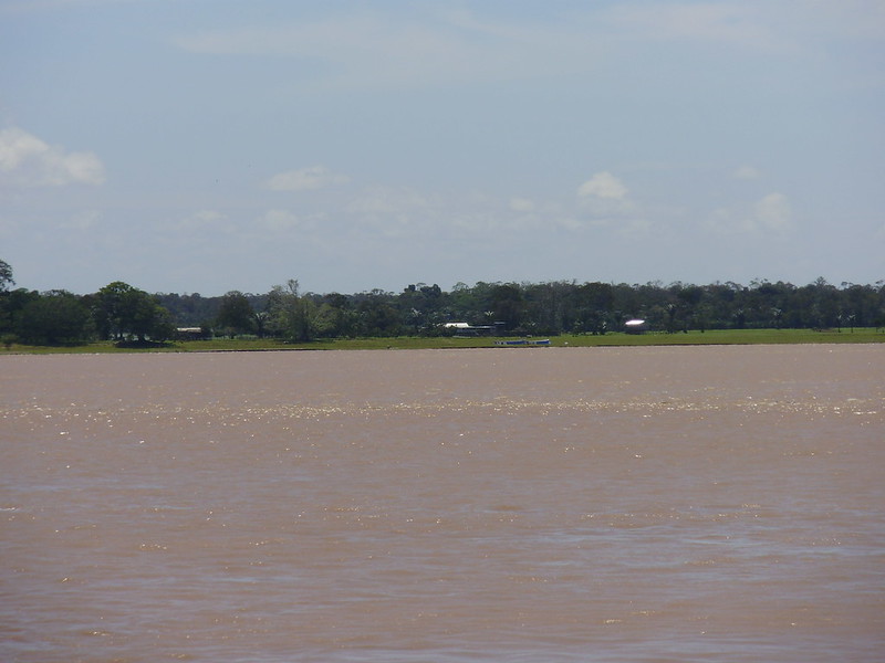 Jovem é resgatado após passar mais de uma hora à deriva no Rio Amazonas