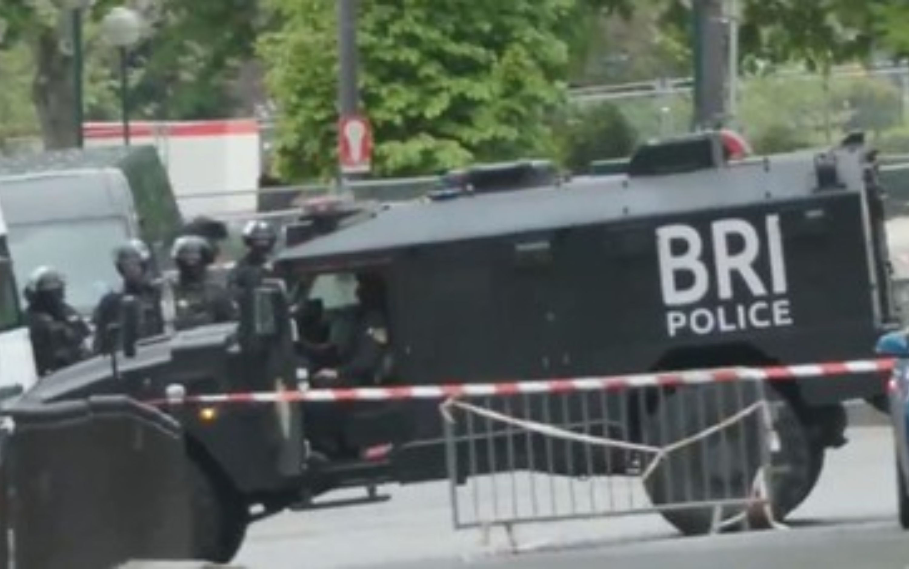 Homem ameaça explodir embaixada do Irã em Paris e é preso