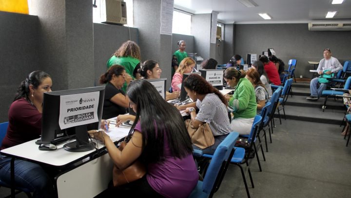 Bolsa Idiomas amplia horário para entrega de documentos nesta segunda-feira