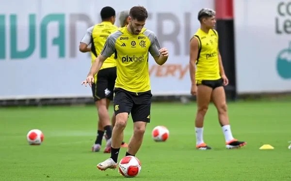 Flamengo fecha janela no limite do orçamento e cumpre principais pedidos