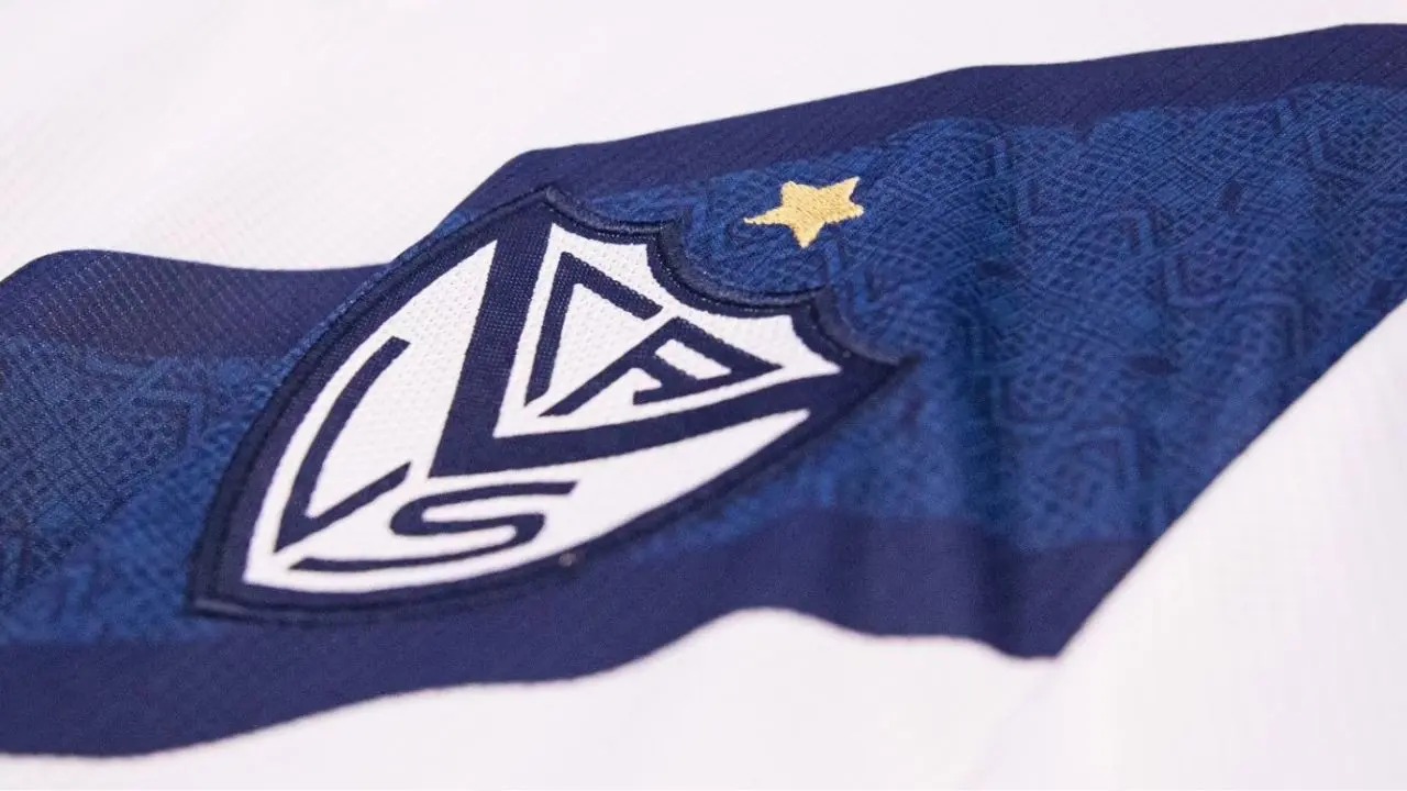 Quatro jogadores do Veléz acusados de abuso sexual contra jornalista são afastados