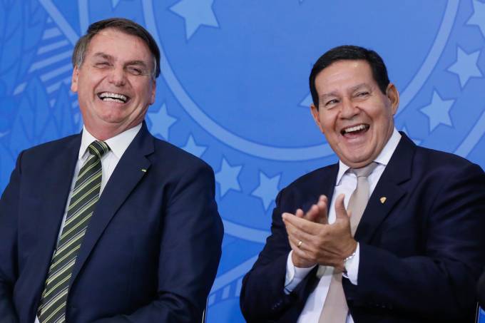 TSE nega pedido para cassar chapa Bolsonaro-Mourão e arquiva ações