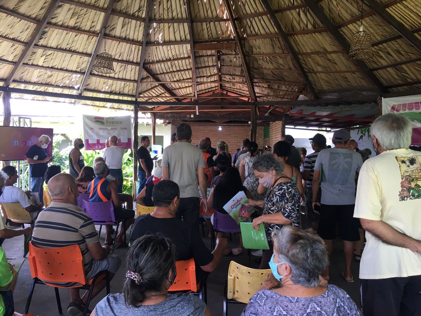 Consumidores reclamam de desorganização e falta de peixe na Feira da FAS