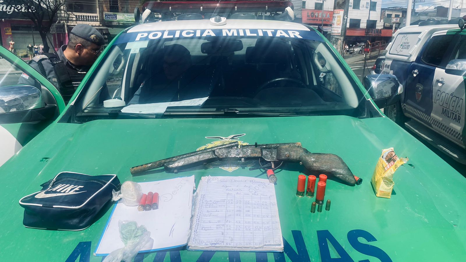 Homem é preso após ameaçar moradores com espingarda em Manaus