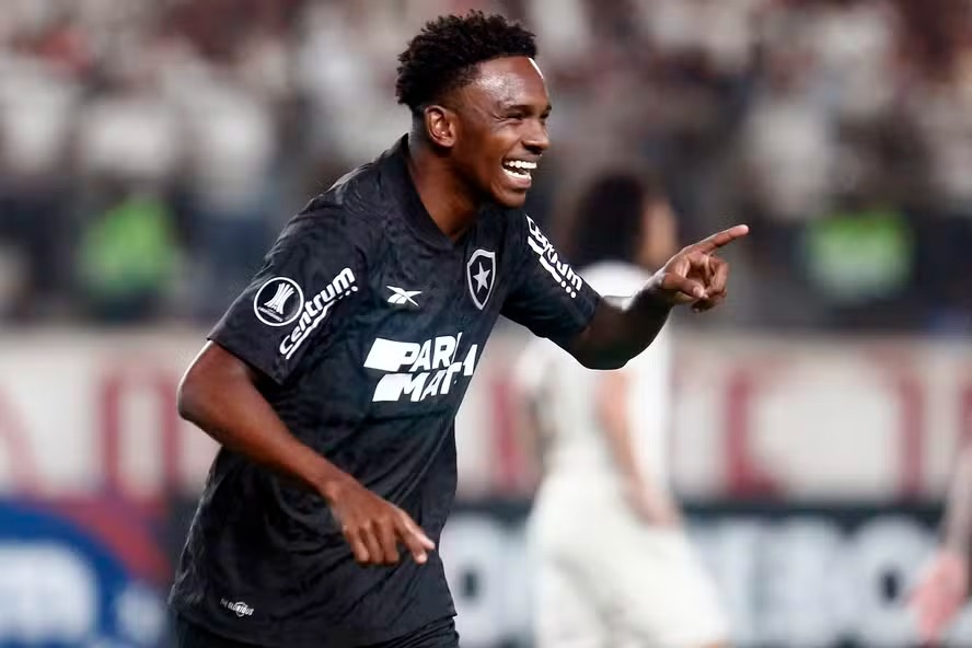 Botafogo quer preservar Jeffinho, que faz exame e inspira cuidados