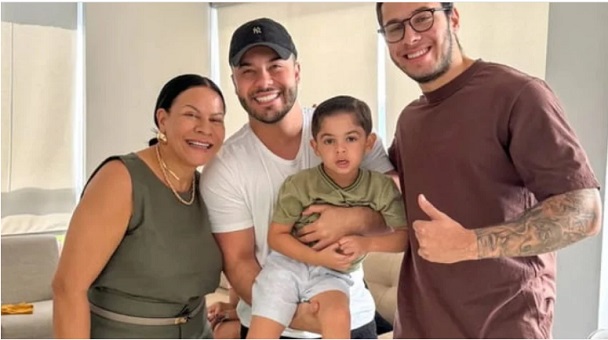 Irmão de Marília Mendonça sai em defesa de Murilo Huff no Dia das Mães