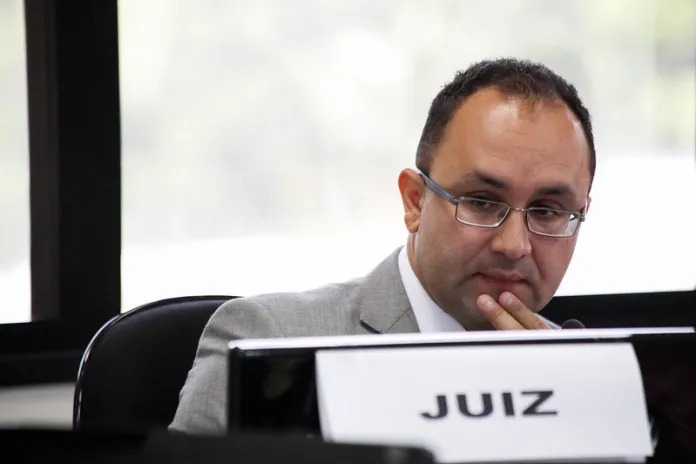 Banco deve indenizar por irregularidades em conta de cliente no Amazonas