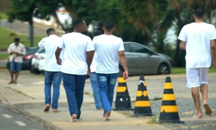 Especialistas criticam a urgência na aprovação do fim das saidinhas de presos no Senado