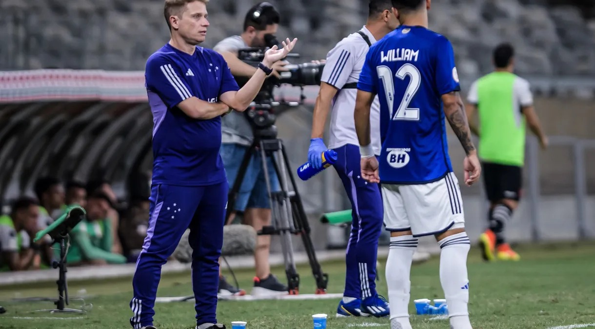 Cruzeiro encaminha acerto para retorno do técnico Fernando Seabra