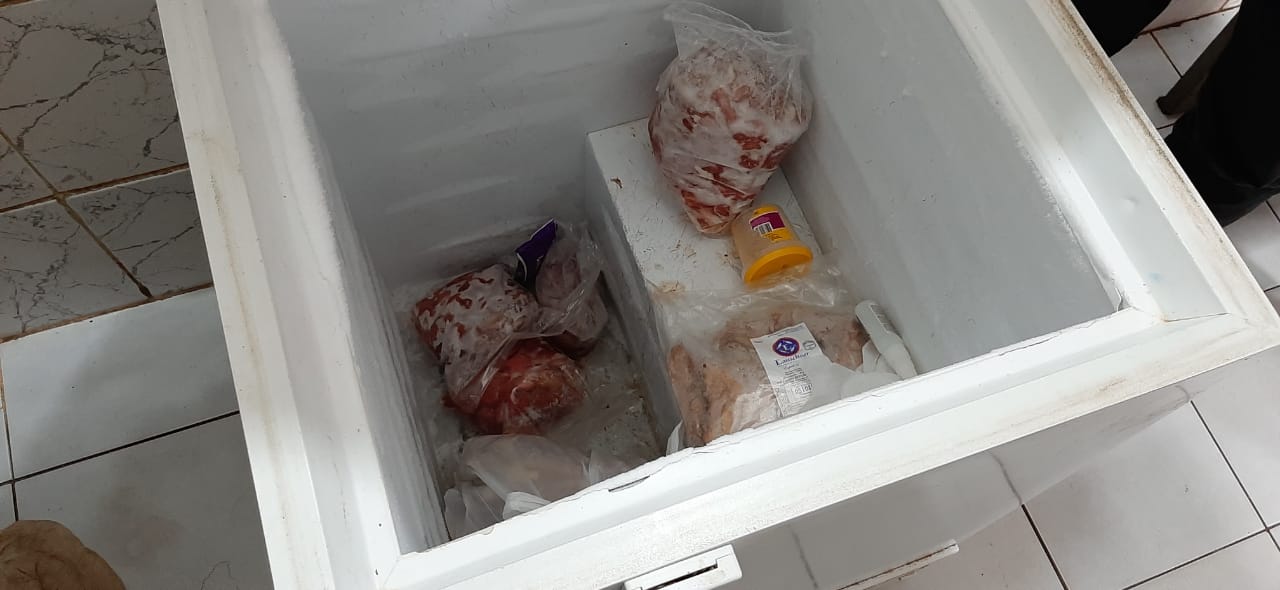 Adaf apreende mais de 100 quilos de produtos vencidos em Manaus