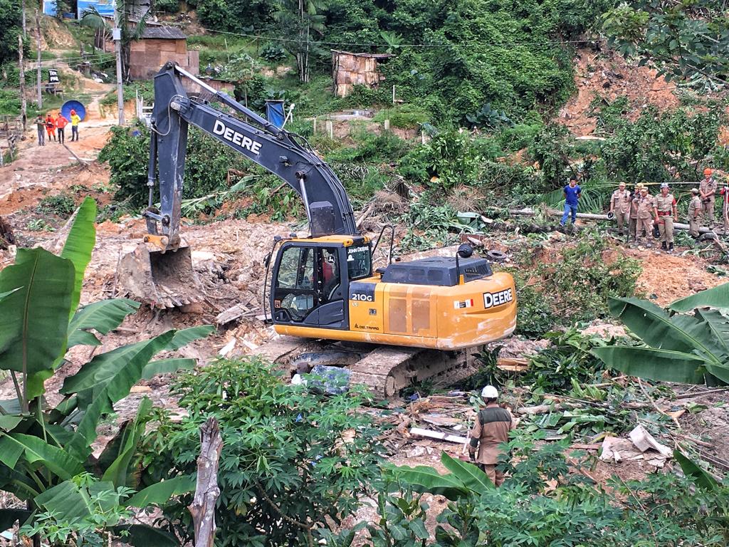 Corpo de Bombeiros não descarta encontrar novos corpos soterrados em Manaus