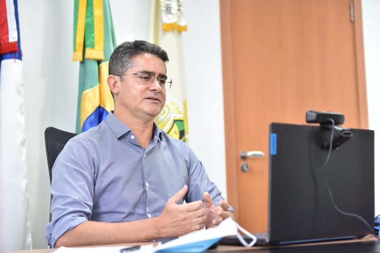 Prefeito de Manaus se pronuncia sobre pedido do MP de afastamento do cargo