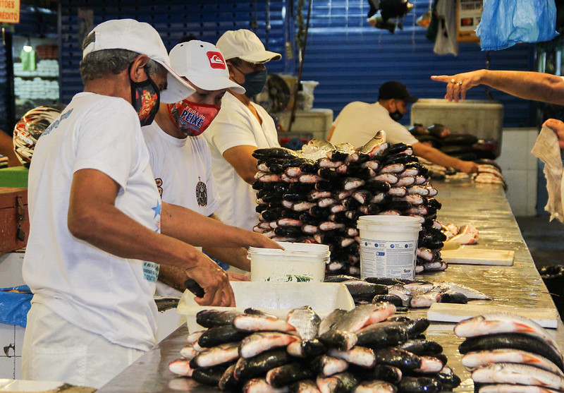 Feiras e mercados municipais retomam atividades com novo horário em Manaus 