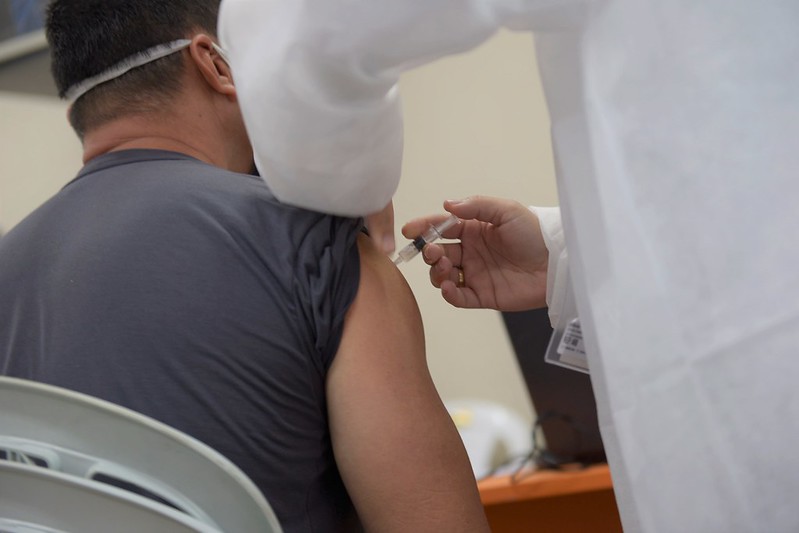 Terceirizados da Semed entram para grupo de vacinação em Manaus