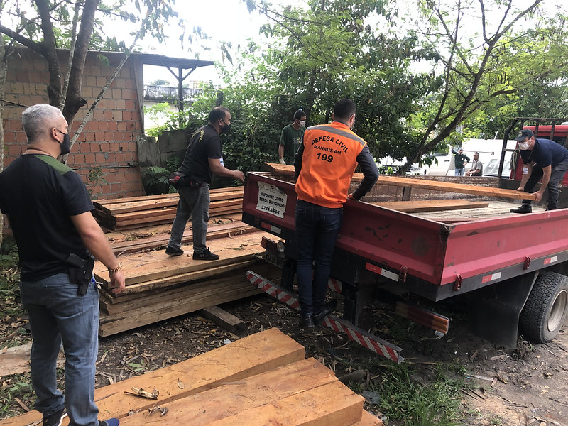 Madeira ilegal apreendida será utilizada em obras contra cheia em Manaus