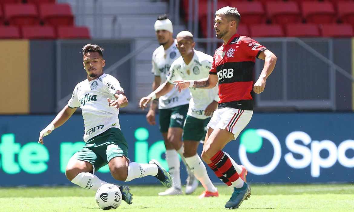 Duelo entre Flamengo e Palmeiras promete pegar fogo neste domingo