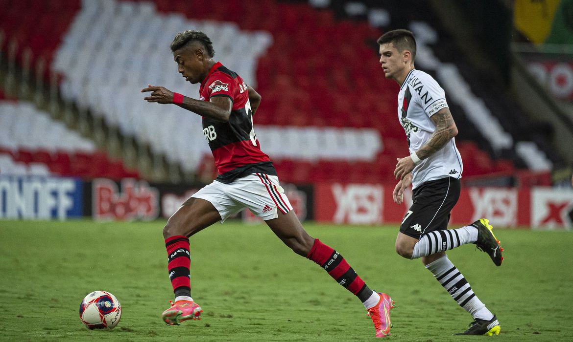 Flamengo e Vasco se enfrentam em clássico neste domingo