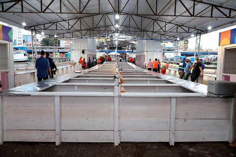 Feira flutuante é inaugurada na Manaus Moderna