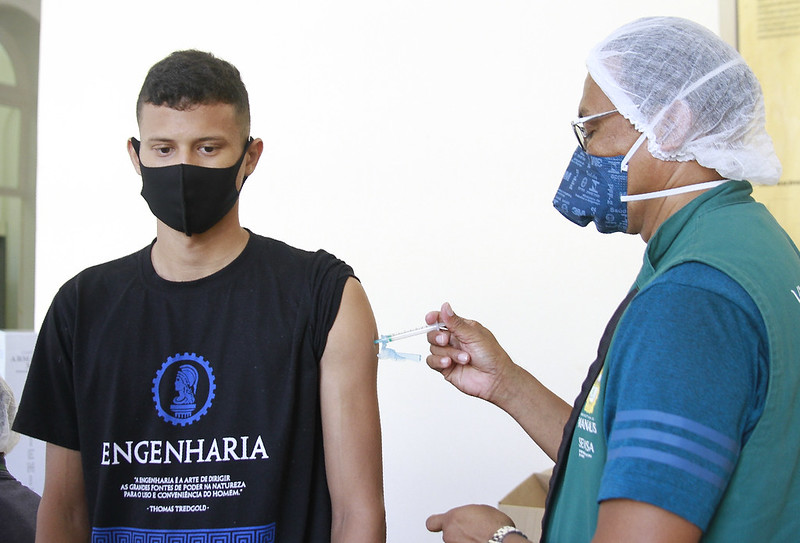 Portuários de Manaus começaram a ser vacinados contra a Covid-19 