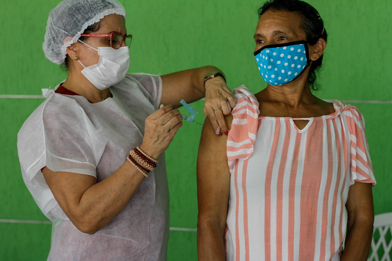 Público de 57 e 56 anos sem comorbidades é vacinado hoje em Manaus