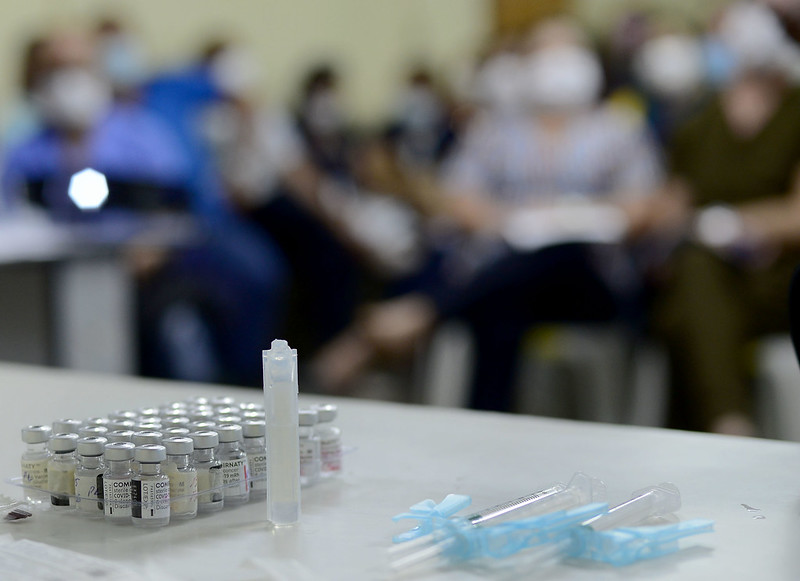 Vacinadores são treinados para manipulação correta do imunizante da Pfizer