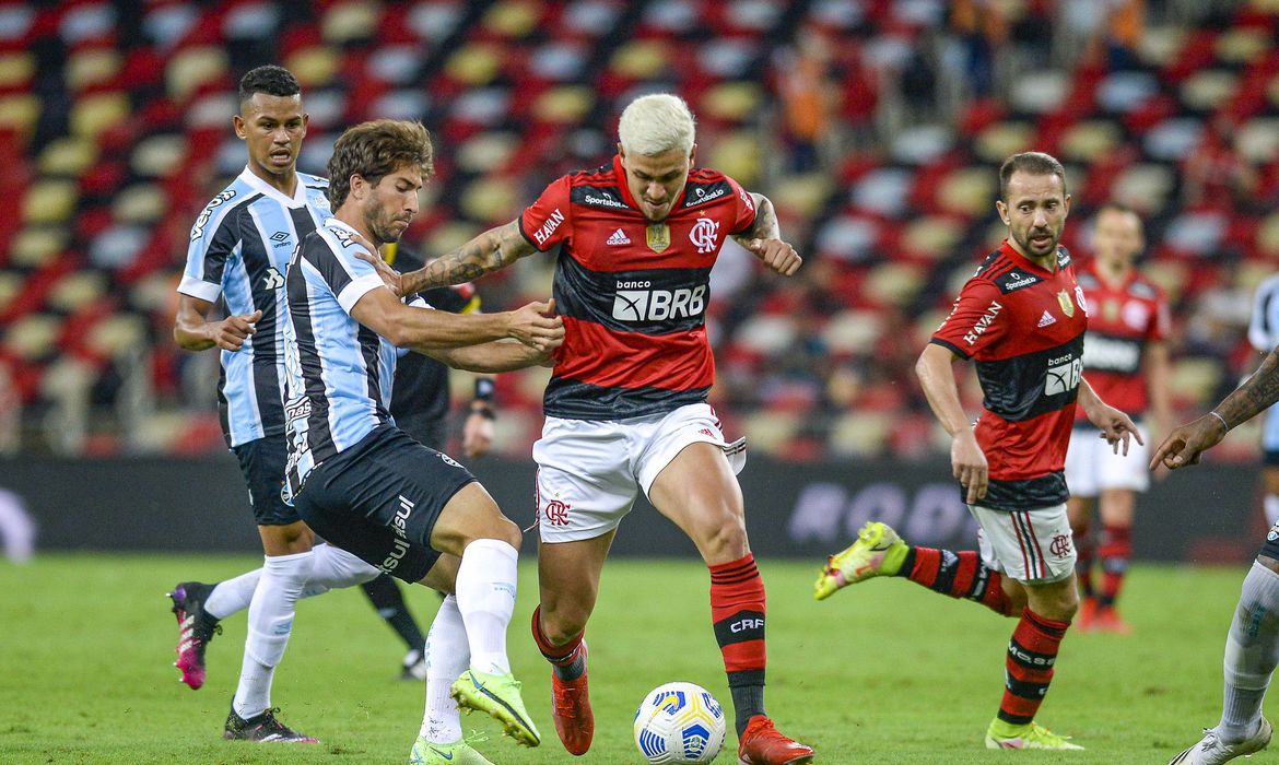 Flamengo volta a receber Grêmio no Maracanã hoje pelo Brasileiro