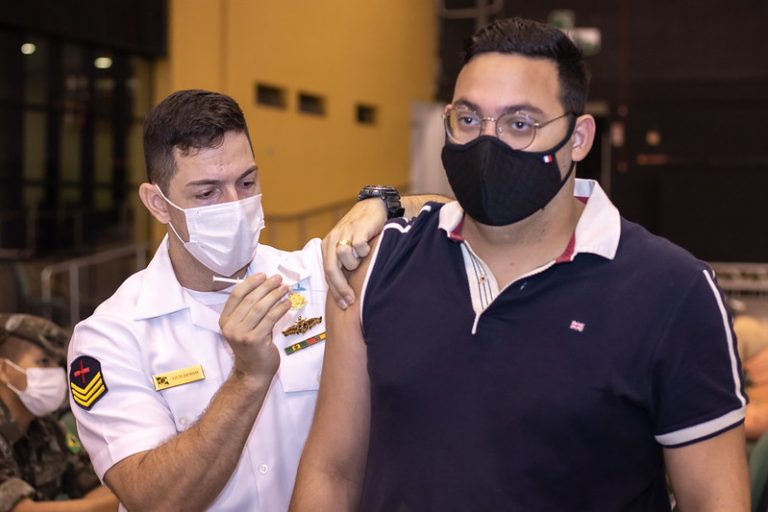 Manaus já aplicou 2.329.188 doses de vacinas contra Covid-19