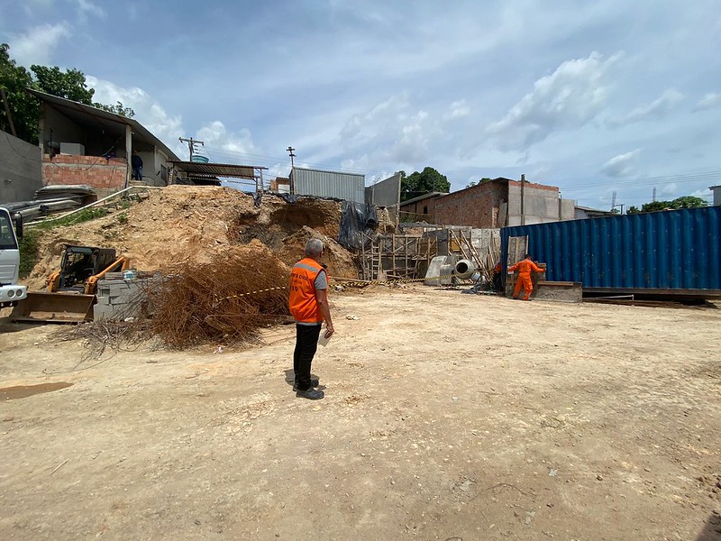 Defesa Civil interdita obra onde uma pessoa ficou soterrada em Manaus