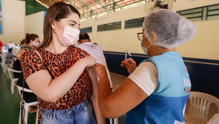 Manaus registra 3,5 milhões de doses de vacinas aplicadas em 1 ano de campanha contra Covid-19
