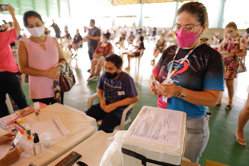 Campanha de vacinação contra a covid-19 é retomada em postos de Manaus