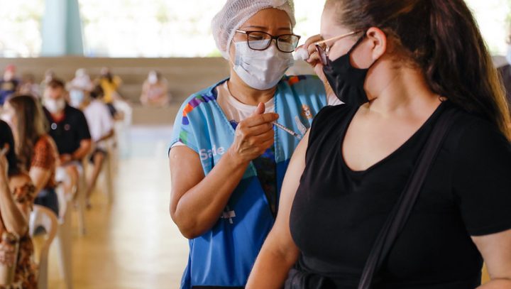 Cerca de 11% da população ainda não se vacinou contra Covid-19 em Manaus