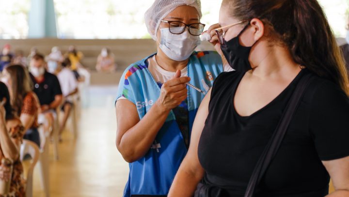 Cai para 274.242 atrasados com 2ª dose de vacina contra Covid-19 em Manaus