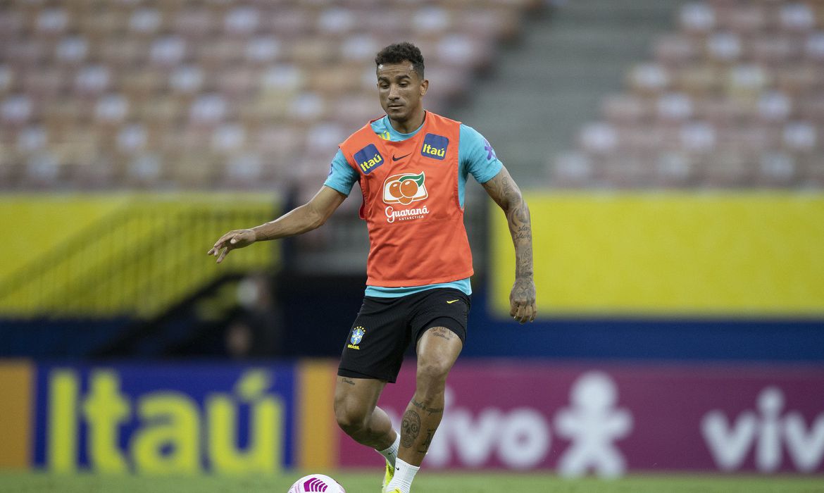 Às vésperas de viagem para amistoso, Danilo é cortado da seleção brasileira