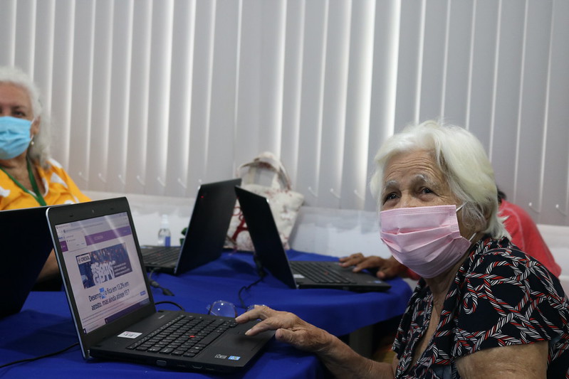 Parque do Idoso comemora 19 anos em Manaus com gincana e karaokê 
