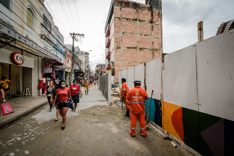 Henrique Martins é liberada para pedestres após desabamento de prédio