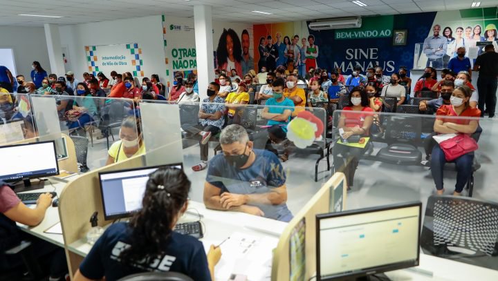 Semana começa com oferta de mais de 130 vagas de emprego pelo Sine Manaus  