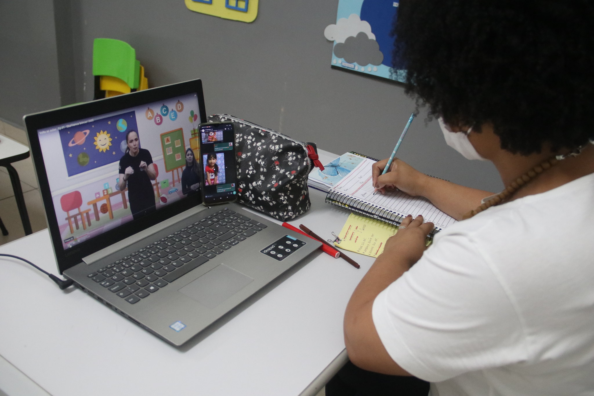 Estudantes voltam  às aulas remota após desabamento de pontes na BR-319 no Amazonas 