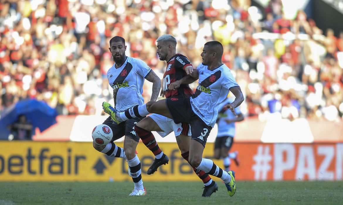 Vasco e Flamengo disputam vaga na final do Campeonato Carioca