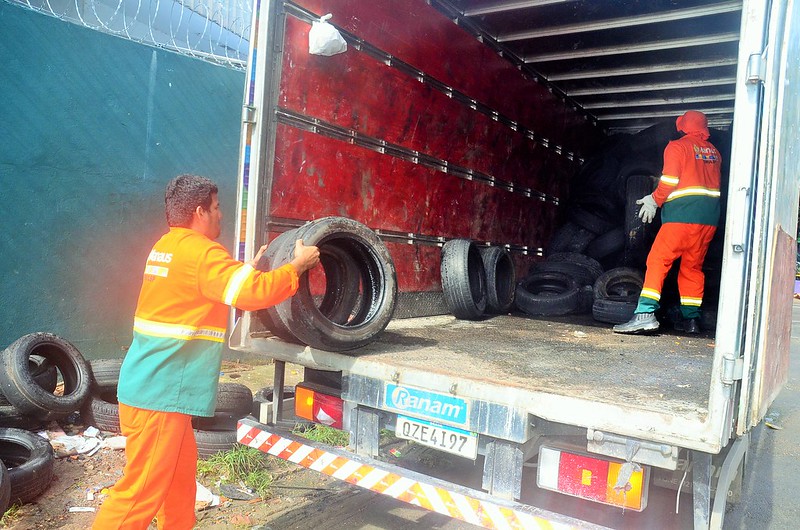 Semulsp alerta população para descarte correto de pneus em Manaus