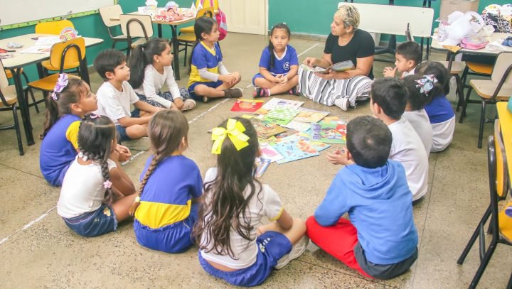Assistentes alfabetização são convocados para atuarem em escolas de Manaus
