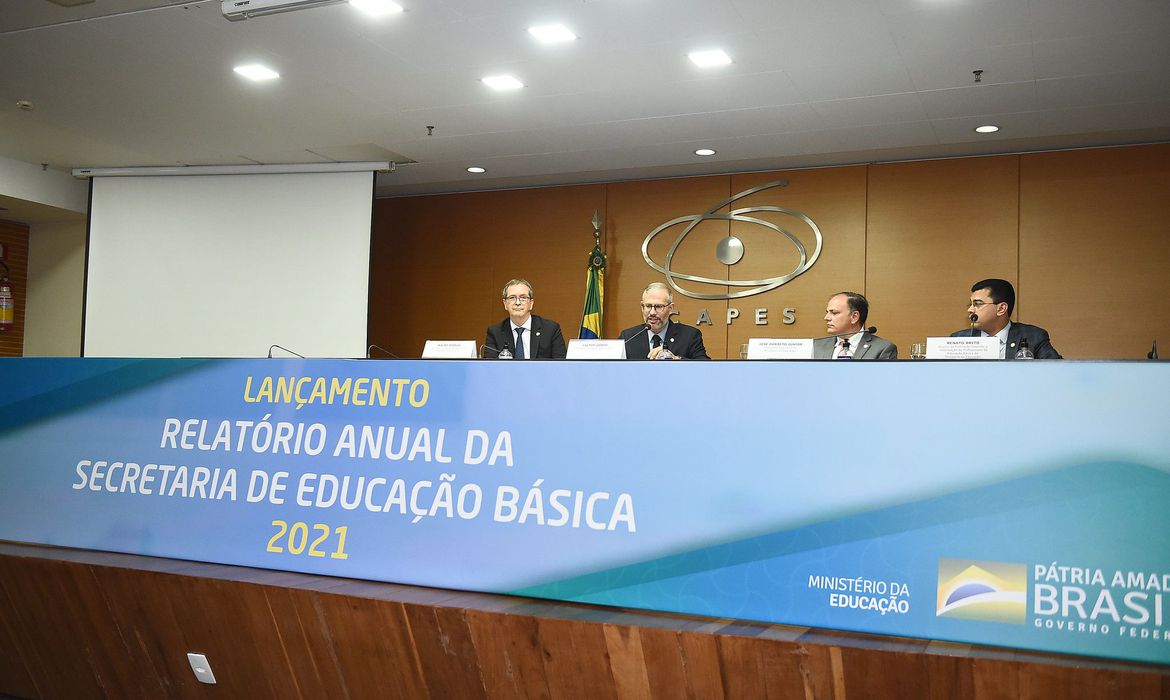 MEC lança relatório com 52 ações na educação básica