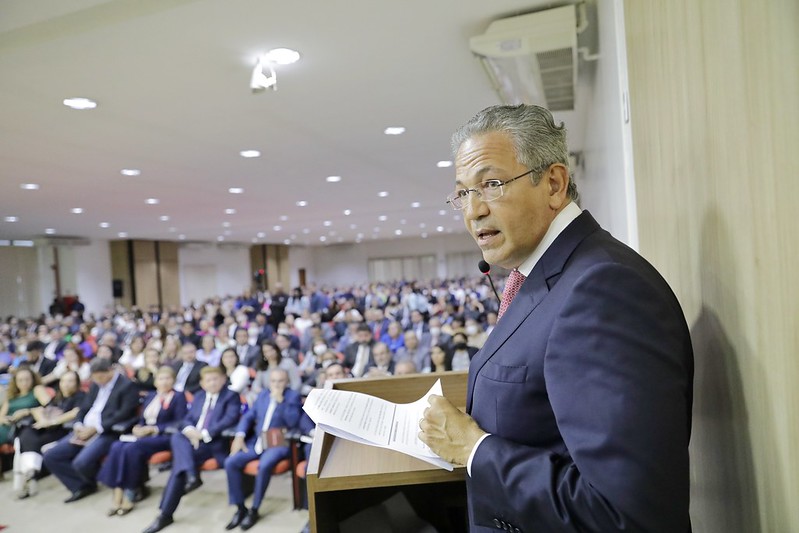 Ministro do STJ Mauro Campbell lança livro em Manaus