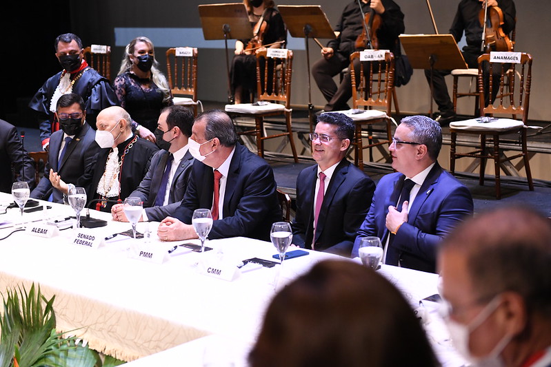 David Almeida prestigia posse dos novos dirigentes do TJAM