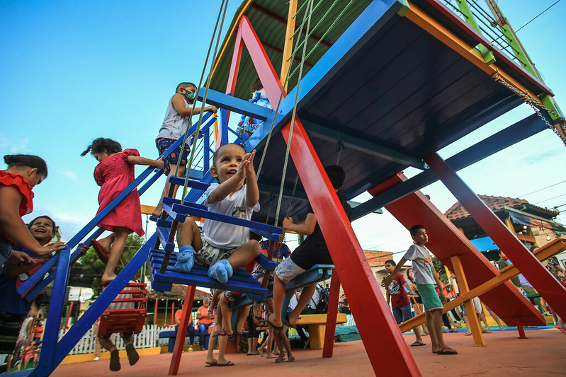 Praça lota em dia de reinauguração em Manaus