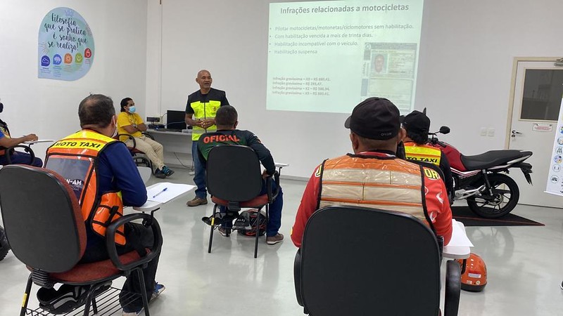 Manaus oferece curso de aperfeiçoamento para mototaxistas