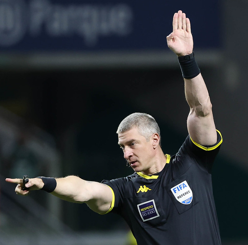 Futebol brasileiro terá mudança de regra em pênalti; entenda